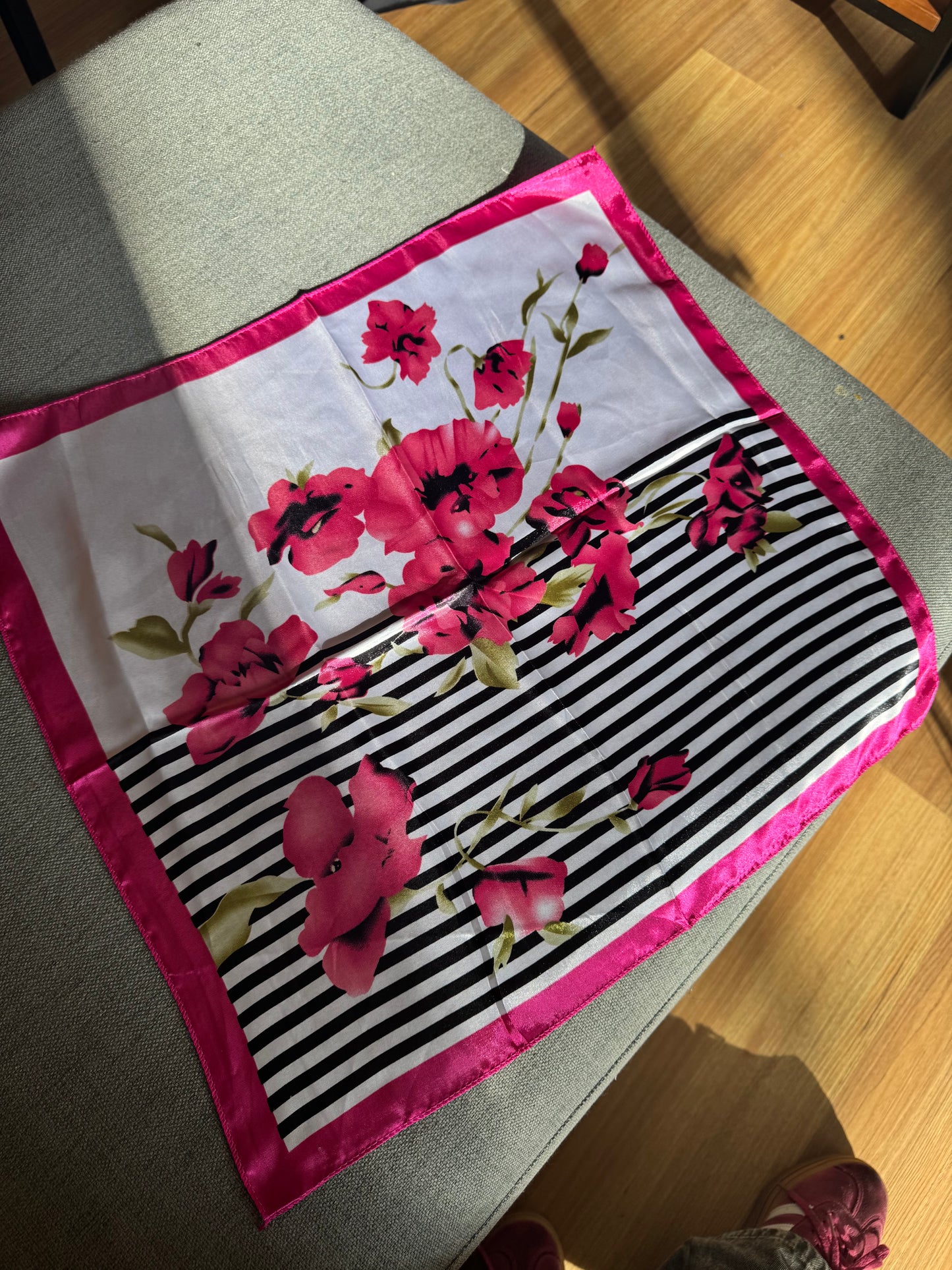 Pañuelo a Rayas y Flores